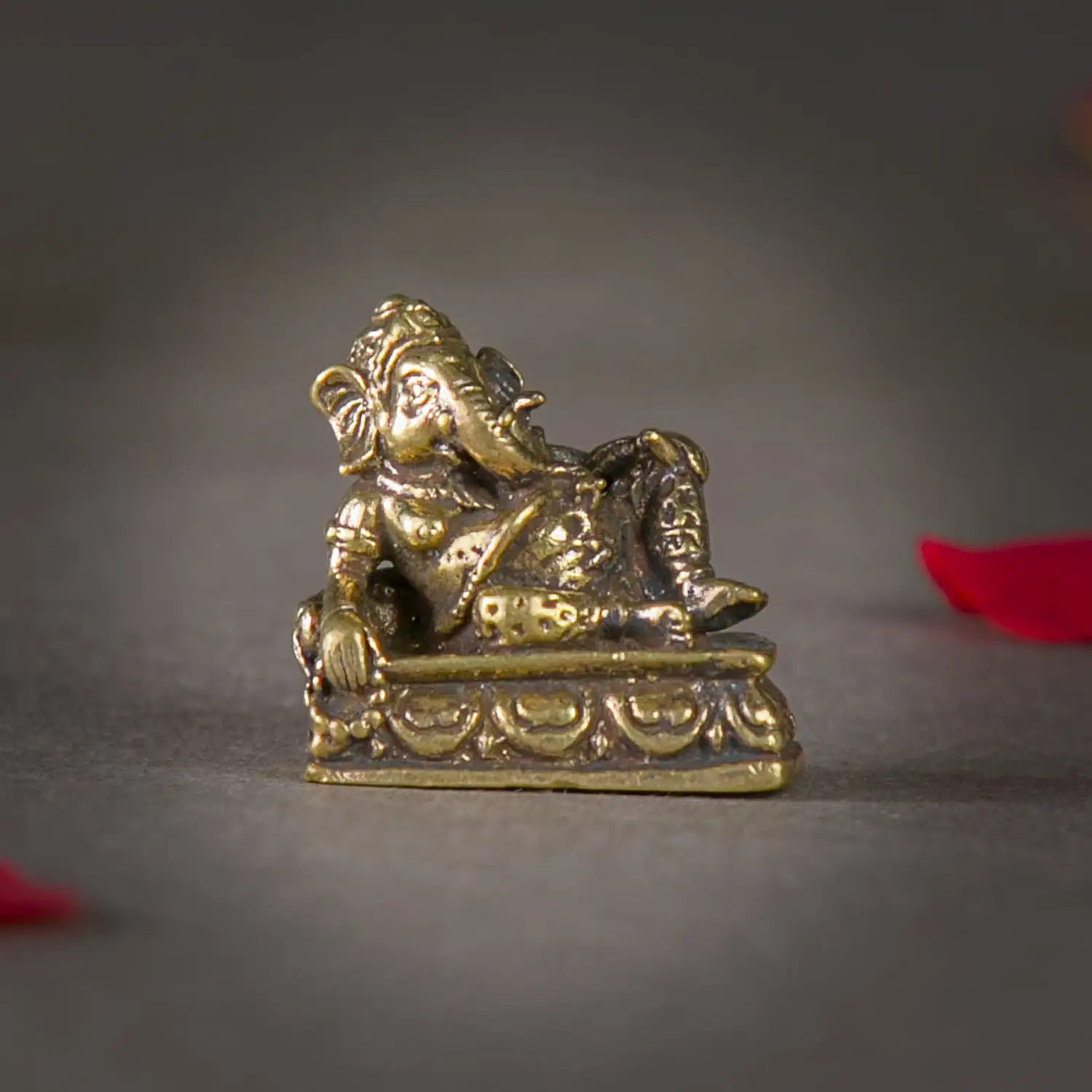 1 inch mini Cool sitting Sofa Ganesha Idol - image 1